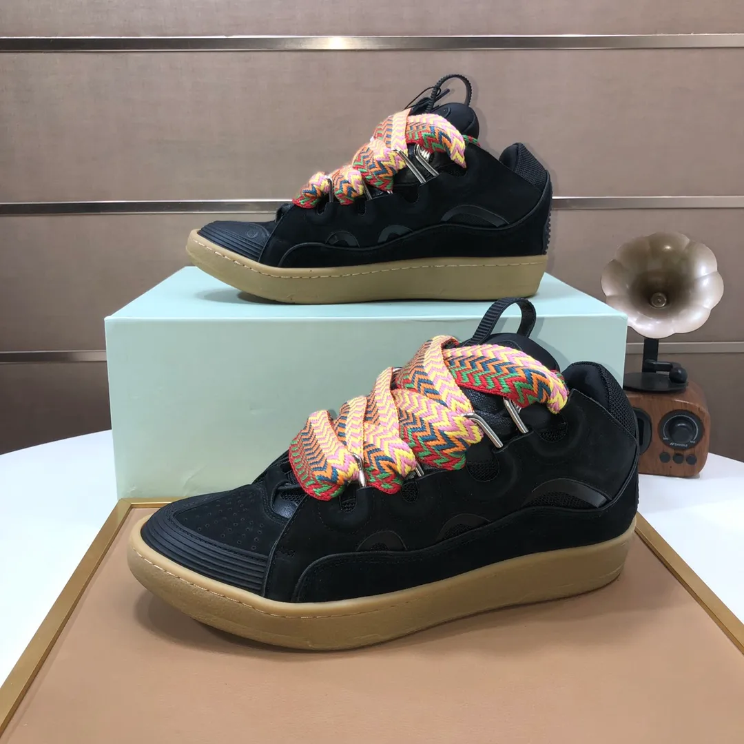 Men's men's shoes💰820💰[LANVIN] The latest lace-up fashionable casual couple sneakers, high-quality CLAY couple series‼ ️ The latest trendy products of the season 🌈Many bloggers have planted grass and purchased the original open-mold customization. The upper and outsole are sewn with mark threads without edge sealing. A variety of material splicing combination design. Very versatile for fashionable and casual wear. Comfortable on the feet. Self-recommended. Upper cowhide + cow suede + breathable mesh lining. Foot-padding cowhide. Exclusive original open-mold clear logo rubber outsole ⚠️Couple standard size 36-40 for women and 38-44 for men.